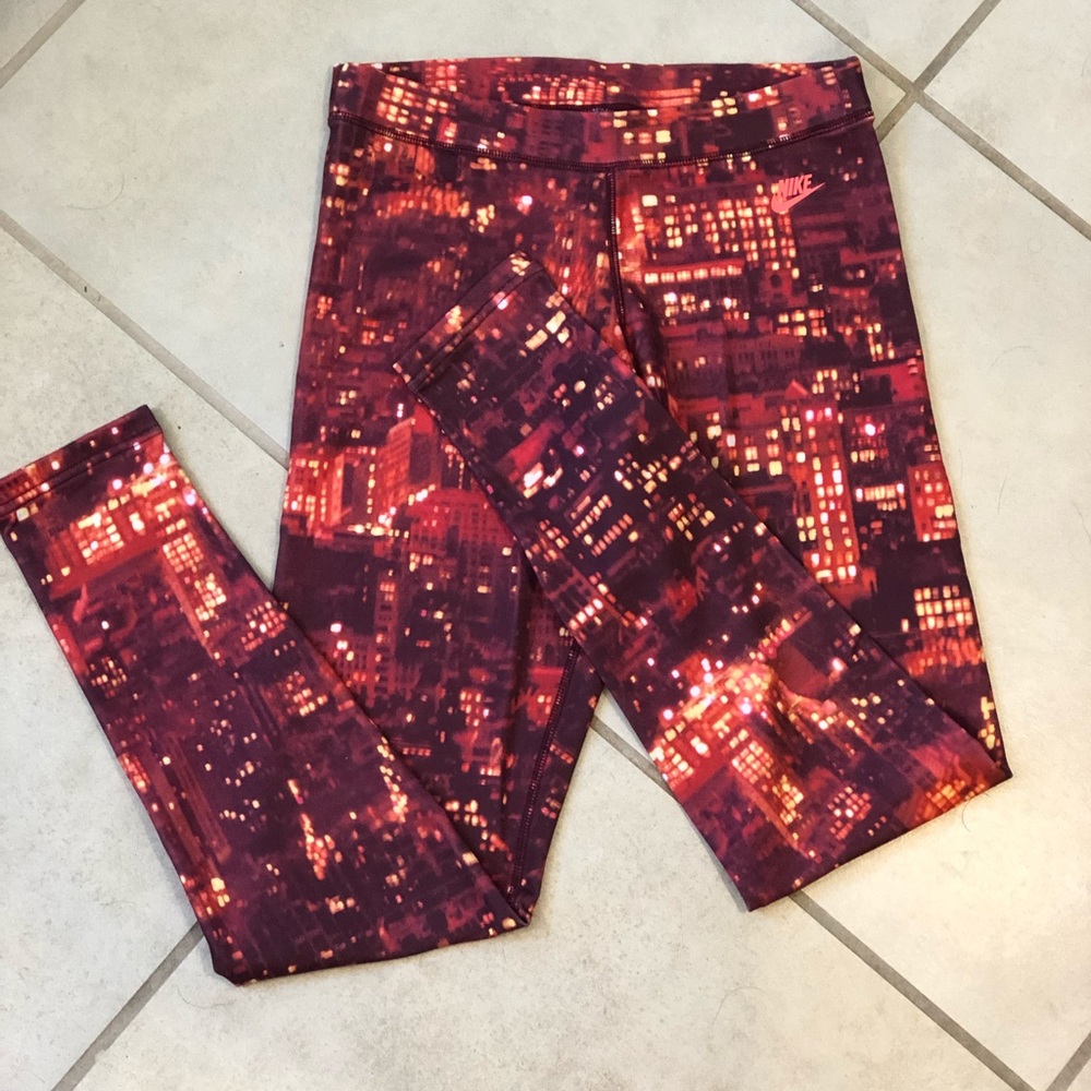 Nike “downtown lights” leggings